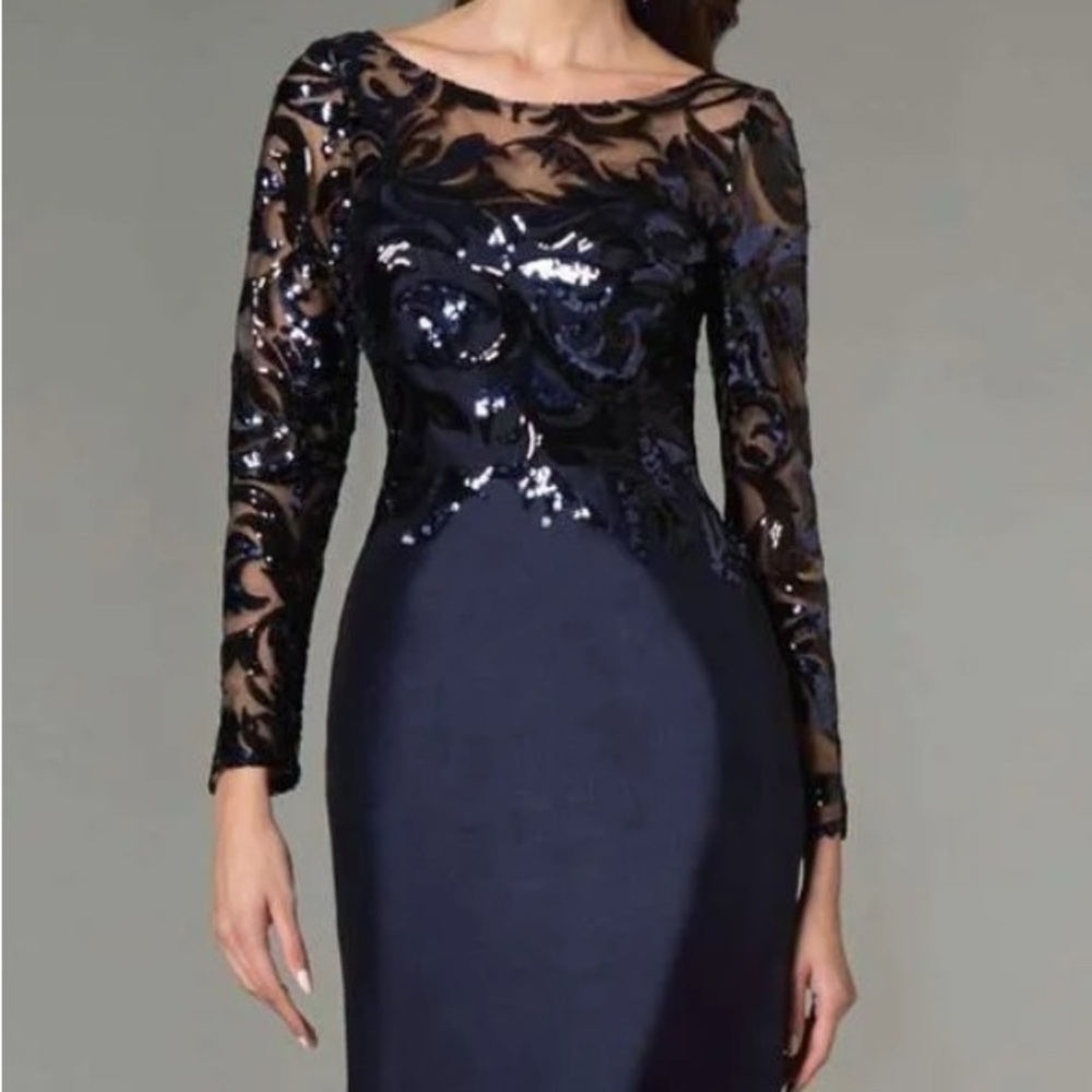 Embellished Fitted Long Sleeves Dress/ Navy size 10/12